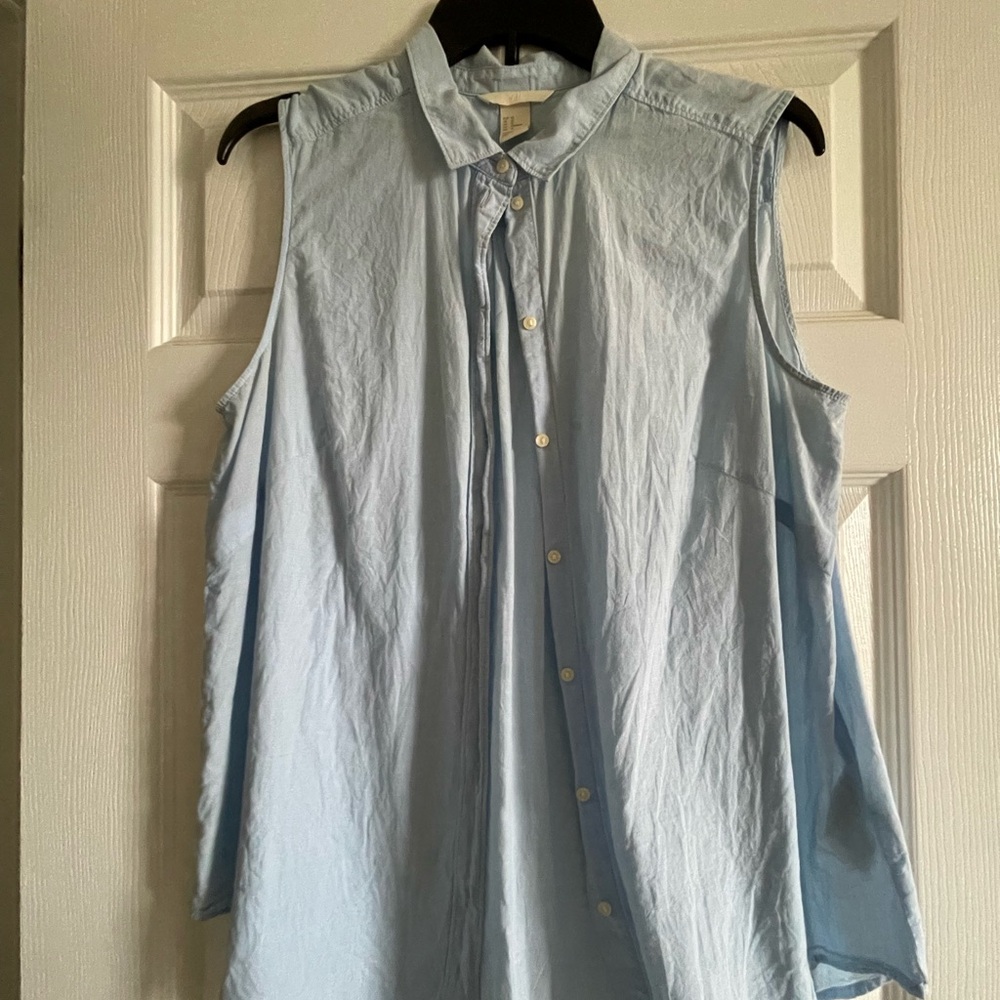 H&M Light Blue Sleeveless Button Down Shirt
